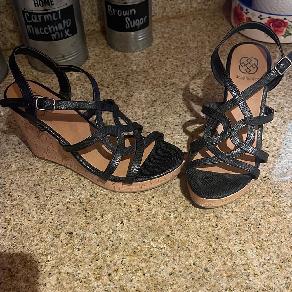 Daisy Fuentes Black and Tan Wedge Shoes